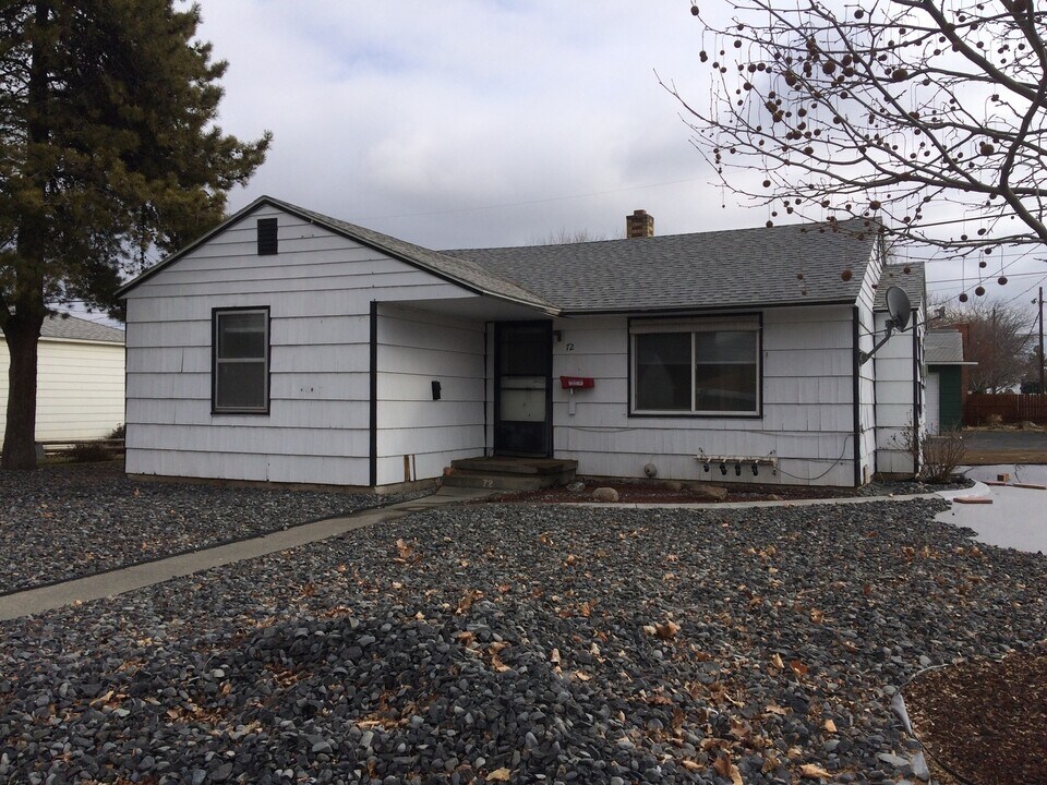 72 E St SE in Ephrata, WA - Building Photo