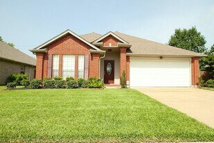 1803 Edinburg Ave in League City, TX - Building Photo