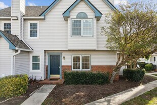 27 F Tamarisk Quay in Hampton, VA - Building Photo