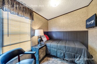 3831 SW South Park Ave-Unit -F11 in Topeka, KS - Building Photo - Building Photo