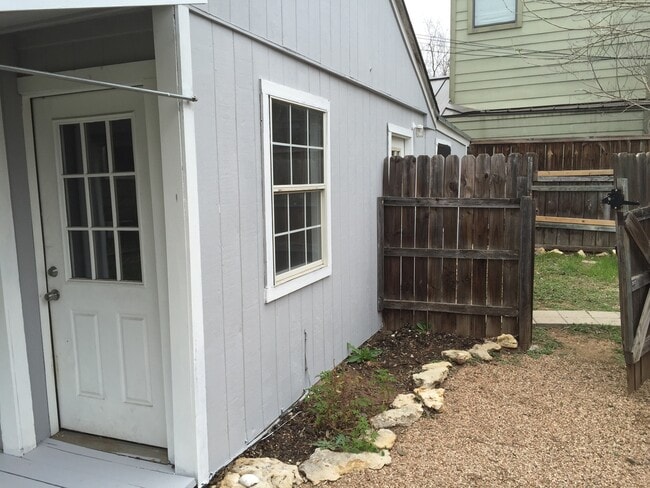 1036 E 43rd St in Austin, TX - Building Photo - Building Photo
