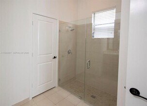 9776 W 34th Ave in Hialeah, FL - Building Photo - Building Photo