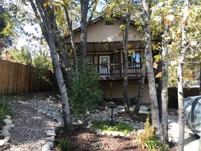 309 Forest Cir in Crestline, CA - Building Photo - Building Photo