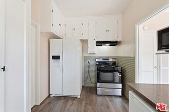 1873 Midvale Ave in Los Angeles, CA - Building Photo - Building Photo