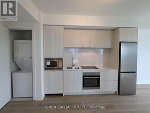 86 Dundas St E in Mississauga, ON - Building Photo - Building Photo