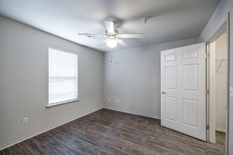 Wedington Place Senior Apartments in Fayetteville, AR - Foto de edificio - Interior Photo