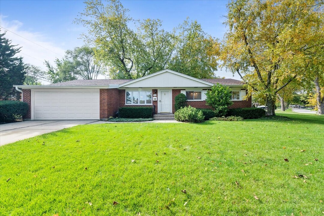 1122 Stark Pl in Des Plaines, IL - Building Photo