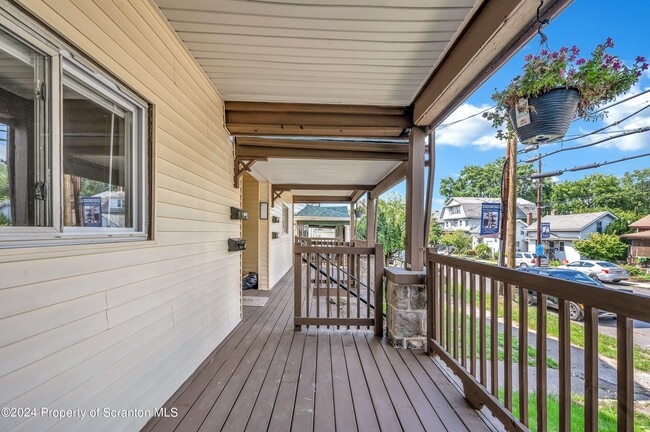 property at 632 Moosic St