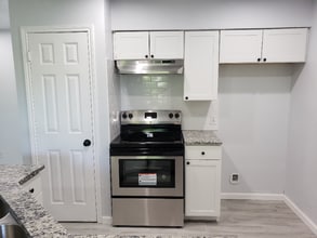 7576 Windsor Oaks in San Antonio, TX - Building Photo - Building Photo