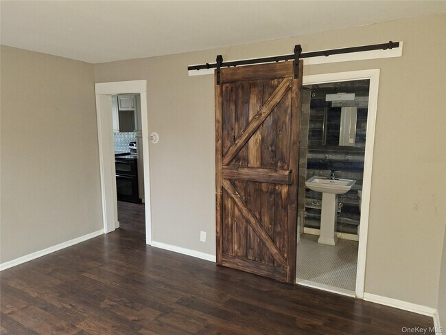 343 Washington Ave in Kingston, NY - Building Photo - Building Photo