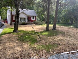 8 Dixon Ln, Unit Rear in East Hanover, NJ - Building Photo