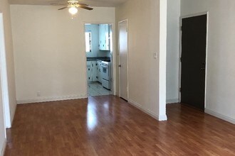 5937 1/2 Buffalo Ave, Unit 5937 in Los Angeles, CA - Building Photo - Building Photo