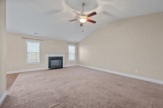 320 Aquamarine Cir in Jacksonville, NC - Building Photo - Building Photo