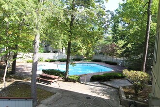 6 Lyle Ct in Farmington, CT - Building Photo - Building Photo