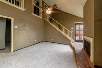 4620 W Congress St in Lafayette, LA - Foto de edificio - Building Photo