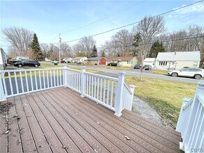 121 Wadsworth Rd in North Syracuse, NY - Building Photo - Building Photo