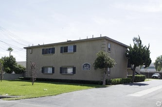 1230 Hillandale Ave in La Habra, CA - Foto de edificio - Building Photo