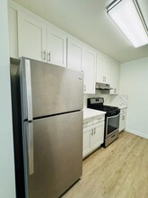 13951 Moorpark St in Los Angeles, CA - Foto de edificio - Building Photo
