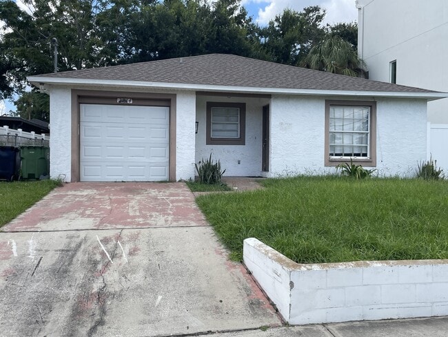 property at 2214 E Columbus Dr