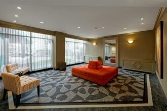 2200 N Central Rd in Fort Lee, NJ - Building Photo - Building Photo