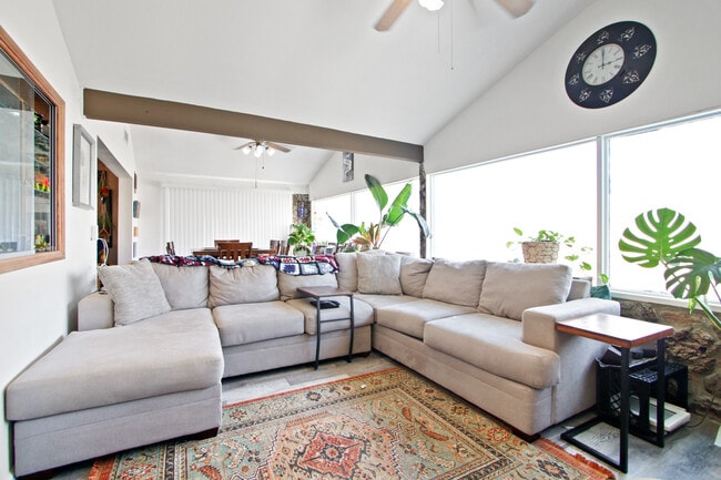 1545 E 21st St in Santa Ana, CA - Foto de edificio - Building Photo