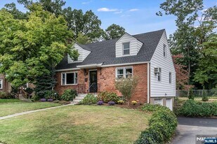 354 Plaza in Fair Lawn, NJ - Building Photo