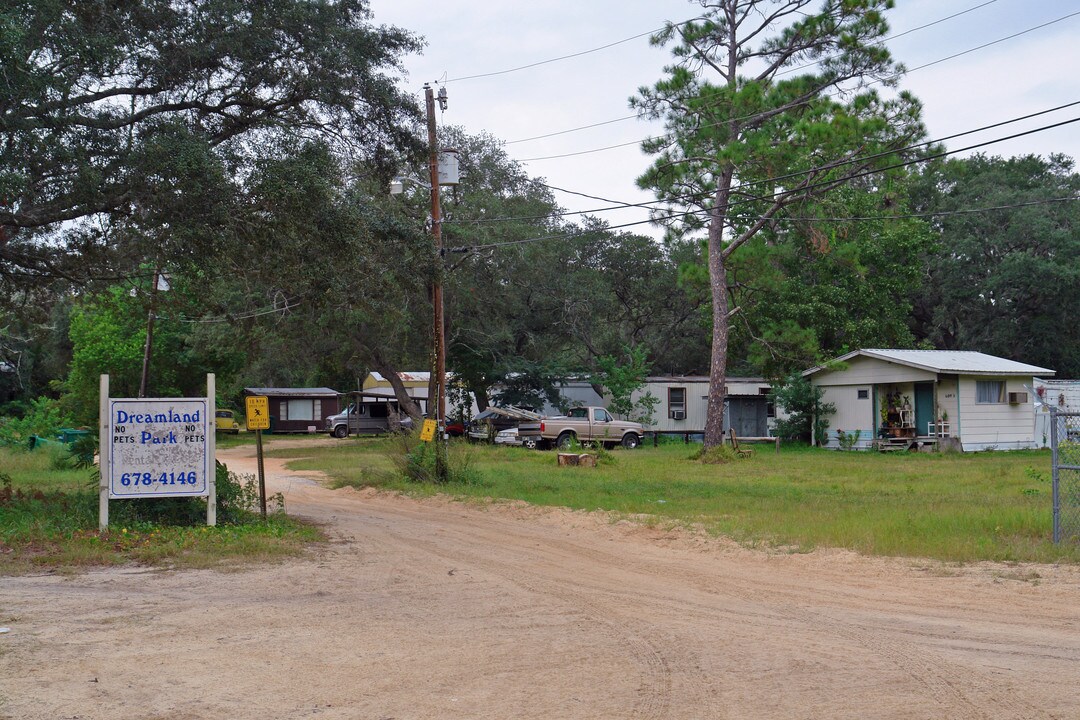 1504 Reeves St in Niceville, FL - Building Photo