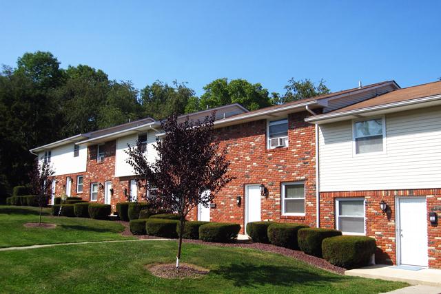 Sherwood Circle Townhomes Near Greensburg in Youngwood, PA - Building Photo