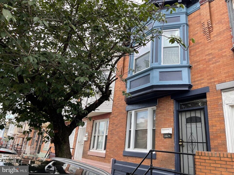 3824 N 8th St in Philadelphia, PA - Foto de edificio