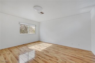 4351 Satinwood Dr in Las Vegas, NV - Building Photo - Building Photo