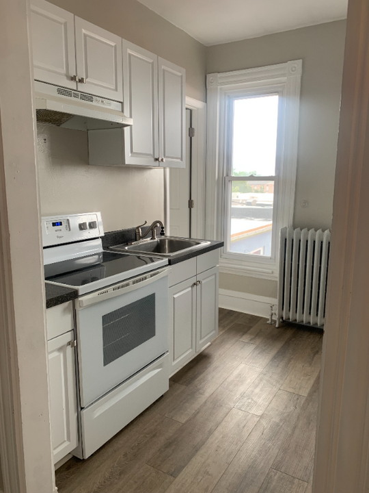326 Penn Ave-Unit -2nd Floor in West Reading, PA - Building Photo