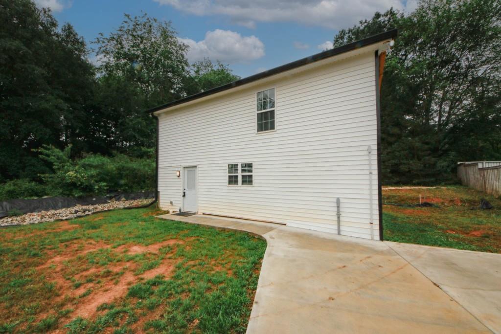 6157 Orville Dr in Flowery Branch, GA - Building Photo