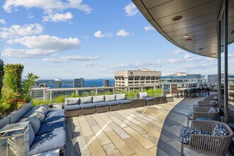 Premiere on Pine in Seattle, WA - Foto de edificio - Building Photo