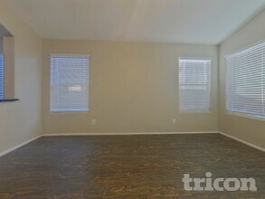 10343 West Odeum Ln in Tolleson, AZ - Foto de edificio - Building Photo