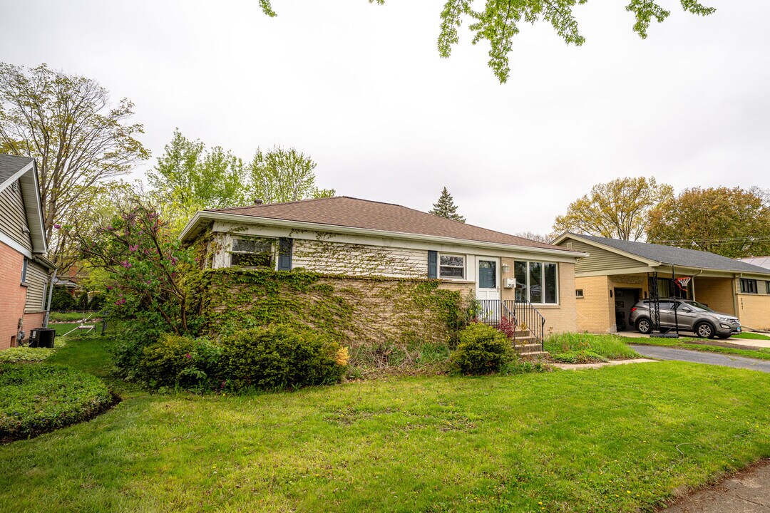 238 N Yale Ave in Arlington Heights, IL - Building Photo