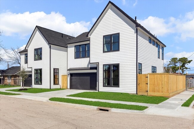 5617 Leonard St in Houston, TX - Building Photo - Building Photo