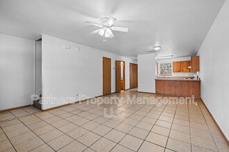 886 Curtis Ave in Fayetteville, AR - Foto de edificio - Building Photo