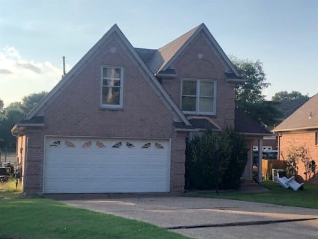 property at 3931 Muirfield Dr