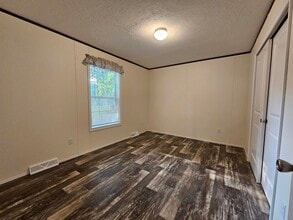 12 Woodside Ln in Weedsport, NY - Building Photo - Building Photo