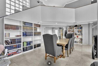 20645 NE 25th Pl in Miami, FL - Foto de edificio - Building Photo