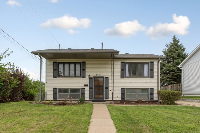 6901 S 78th St in La Vista, NE - Building Photo - Building Photo