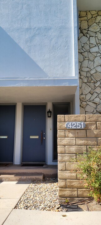 4251 W Sarah St in Burbank, CA - Building Photo