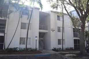 5628 Rock Island Rd in Tamarac, FL - Building Photo