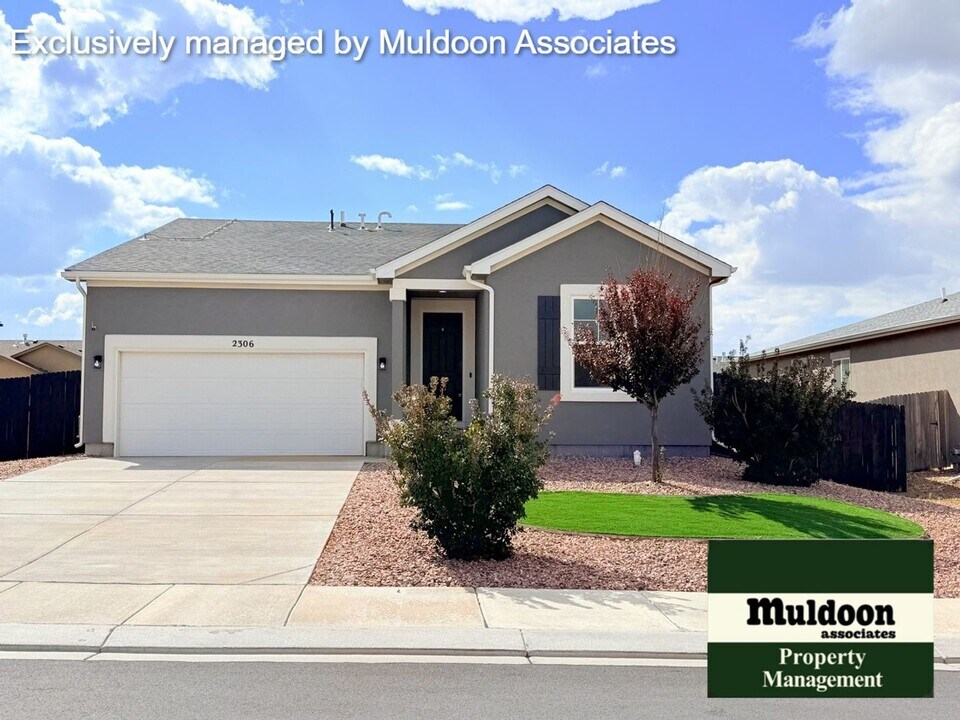 2306 Sunrise Ln in Pueblo, CO - Building Photo