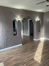 208 W Wabash Ave in Enid, OK - Foto de edificio - Building Photo