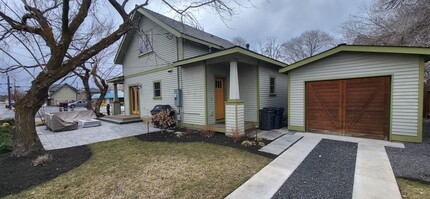 104 NW Florida Ave in Bend, OR - Building Photo - Building Photo