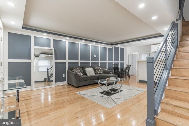 property at 1812 Woodbourne Ave