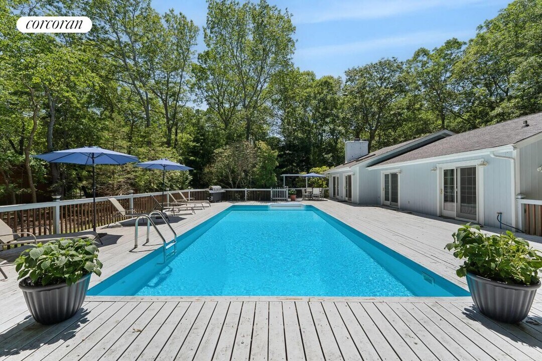 25 High Point Rd in East Hampton, NY - Building Photo