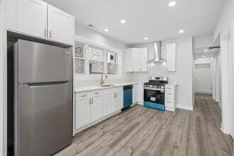 4044 W Kamerling Ave in Chicago, IL - Building Photo - Building Photo