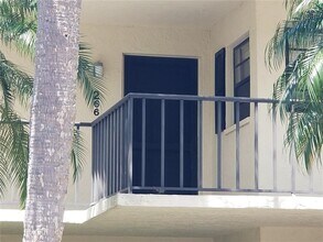 7050 Fairway Bend Ln in Sarasota, FL - Building Photo - Building Photo